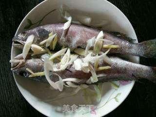 清蒸米鱼的做法步骤：4