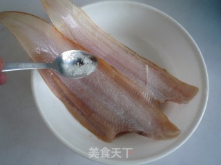 干煎香酥鱼的做法步骤：3