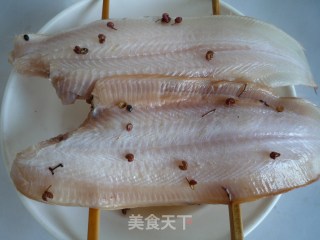 干煎香酥鱼的做法步骤：5