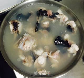 安康鱼炖冻豆腐的做法步骤：3