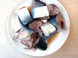韓式红烧鲭鱼的做法步骤：2