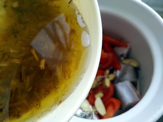 西红柿秋刀鱼汤的做法步骤：10