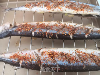 烤秋刀鱼的做法步骤：9