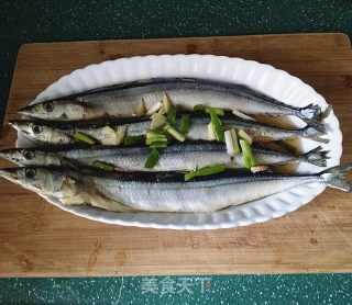 烤秋刀鱼的做法步骤：2