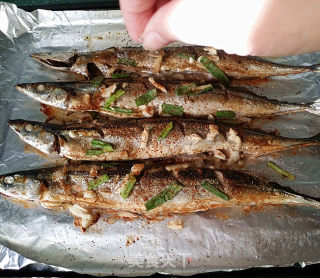 烤秋刀鱼的做法步骤：6