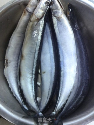 时蔬盐烤秋刀鱼的做法步骤：2