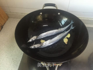 红烧秋刀鱼的做法步骤：3