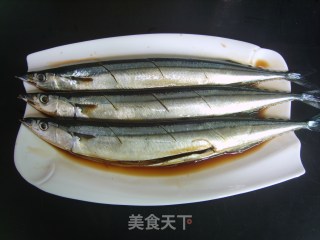 姜丝烤秋刀鱼的做法步骤：6