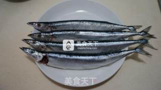 香烤秋刀鱼的做法步骤：1