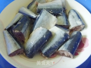 【怡汝私房菜】煎鱼不破有窍门---茄汁秋刀鱼的做法步骤：7