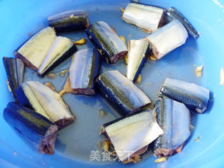 【怡汝私房菜】煎鱼不破有窍门---茄汁秋刀鱼的做法步骤：5