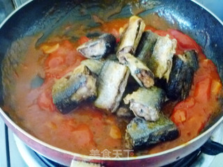 【怡汝私房菜】煎鱼不破有窍门---茄汁秋刀鱼的做法步骤：13
