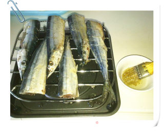 微波炉烤---柠檬秋刀鱼的做法步骤：6