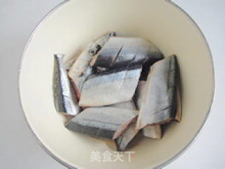 干煎秋刀—最简易的煎鱼的做法步骤：1