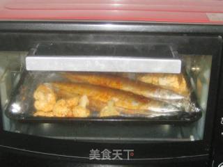 花菜烤秋刀鱼的做法步骤：6