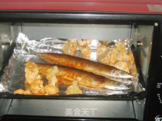 花菜烤秋刀鱼的做法步骤：5