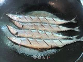 最简单最快捷的鱼儿—香煎秋刀的做法步骤：4