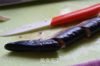 空炸锅版酱香秋刀鱼的做法步骤：2