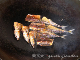 干煎秋刀鱼----好吃不怕重复的做法步骤：3