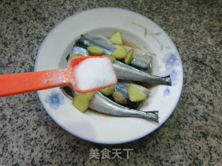 煎秋刀鱼的做法步骤：4