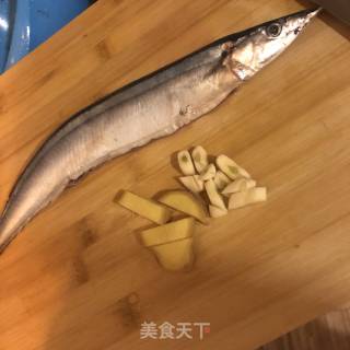 红烧秋刀鱼的做法步骤：1