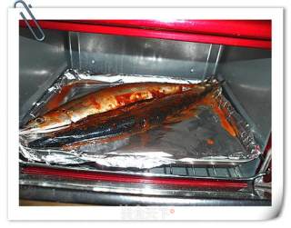 金蒜烤秋刀鱼的做法步骤：5