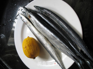 香柠秋刀鱼---挑逗你胃蕾的秋刀鱼做法的做法步骤：1