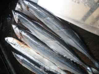 香柠秋刀鱼---挑逗你胃蕾的秋刀鱼做法的做法步骤：4