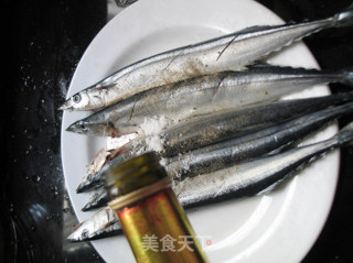 香柠秋刀鱼---挑逗你胃蕾的秋刀鱼做法的做法步骤：7