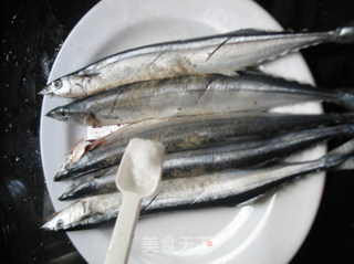 香柠秋刀鱼---挑逗你胃蕾的秋刀鱼做法的做法步骤：6