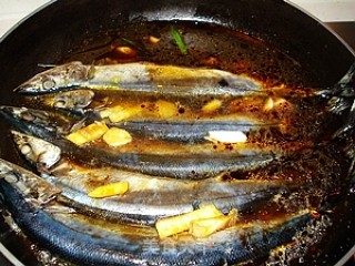 红烧秋刀鱼的做法步骤：6
