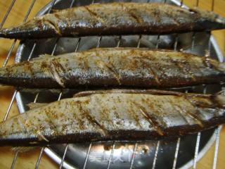 烤秋刀鱼的做法步骤：5