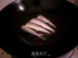香煎咸秋刀鱼的做法步骤：3
