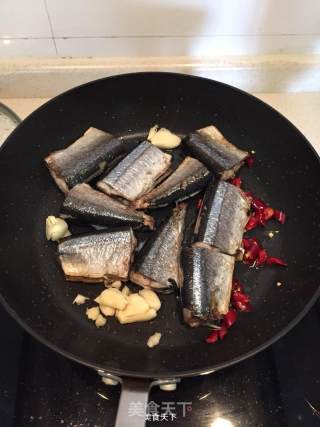 酱焖秋刀鱼的做法步骤：2