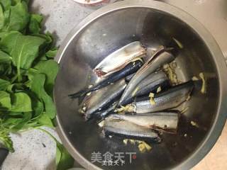 香煎秋刀鱼的做法步骤：2