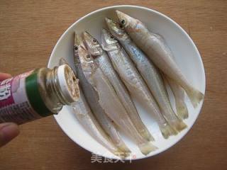 椒盐沙尖鱼的做法步骤：1