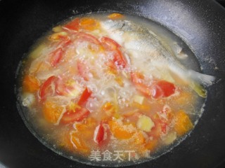 消暑又营养--番茄胡萝卜煲黄脚立的做法步骤：8