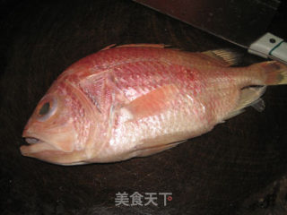 喜庆的红烧鱼（红鲷鱼）的做法步骤：1