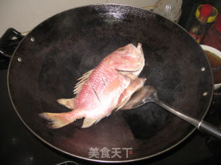 喜庆的红烧鱼（红鲷鱼）的做法步骤：3