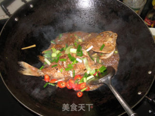 喜庆的红烧鱼（红鲷鱼）的做法步骤：6