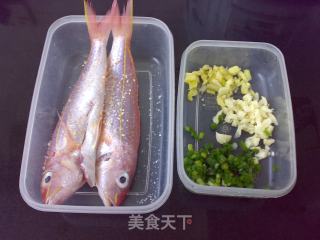 姜葱煎海鱼的做法步骤：1