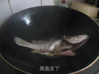 煎石斑鱼的做法步骤：2