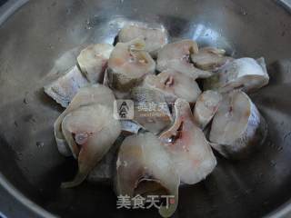 红烧明太鱼的做法步骤：1