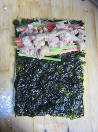 营养丰盈的美味早餐 ——金枪鱼海苔蛋皮卷的做法步骤：4