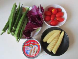 金枪鱼黄秋葵蔬菜沙拉的做法步骤：1