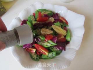 金枪鱼黄秋葵蔬菜沙拉的做法步骤：6