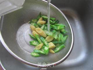 金枪鱼黄秋葵蔬菜沙拉的做法步骤：4