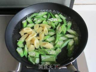 金枪鱼黄秋葵蔬菜沙拉的做法步骤：3
