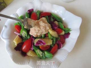 金枪鱼黄秋葵蔬菜沙拉的做法步骤：7
