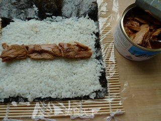 【花样寿司】----金枪鱼寿司的做法步骤：7